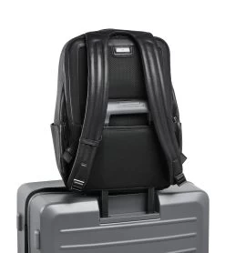 Porsche Design Roadster Leather Backpack M Color Black -Porsche Design Store 4056487000633 03 ga pd sall ain v1