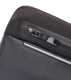 Porsche Design Urban Eco Washbag L Color Black -Porsche Design Store 4056487018423 05 ga pd sall ain v1