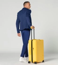 Porsche Design Roadster Hardcase 4W Trolley M Color Racing Yellow -Porsche Design Store 4056487038650 04 ga pd sall ain v1