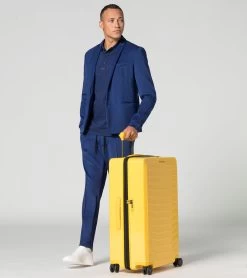 Porsche Design Roadster Hardcase 4W Trolley L Color Racing Yellow -Porsche Design Store 4056487038667 04 ga pd sall ain v1