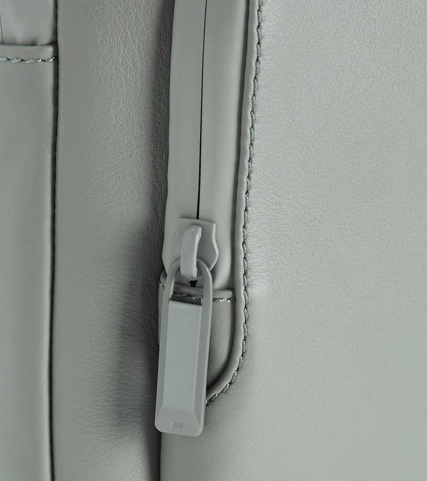 Porsche Design Roadster Leather Shoulderbag S Color Grey 5 Porsche Design Roadster Leather Shoulderbag S Color Grey - Image 5