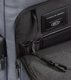 Porsche Design Roadster Pro Backpack M1 Color Antracite Grey 12 Porsche Design Roadster Pro Backpack M1 Color Antracite Grey -Porsche Design Store 4056487045498 004 ga pd sall ain v1