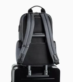 Porsche Design Roadster Pro Backpack M1 Color Antracite Grey 15 Porsche Design Roadster Pro Backpack M1 Color Antracite Grey -Porsche Design Store 4056487045498 007 ga pd sall ain v1